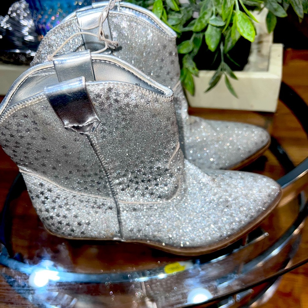 Tucker+Tate Cowboy boots silver size 12